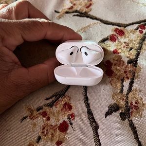 Apple AirPods 2nd Generation
